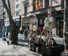 Четвертый человеческие статуи улицы Рамбла-де-Барселона